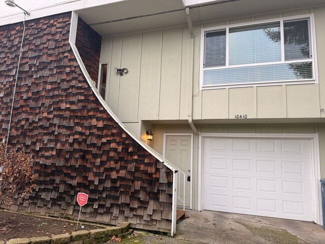 Photo - Fully Furnished 2 bed, 1 bath w/ Garage in Puyallup!