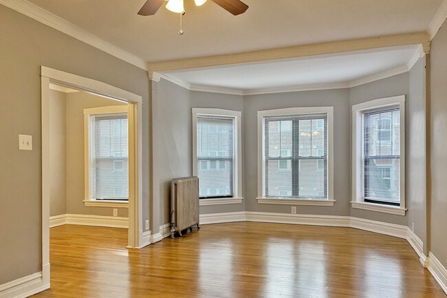 303B - 301-313 N. Oak Park Ave.