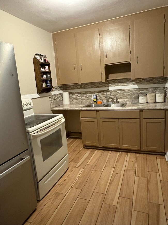 Photo - 511 Avondale Ct