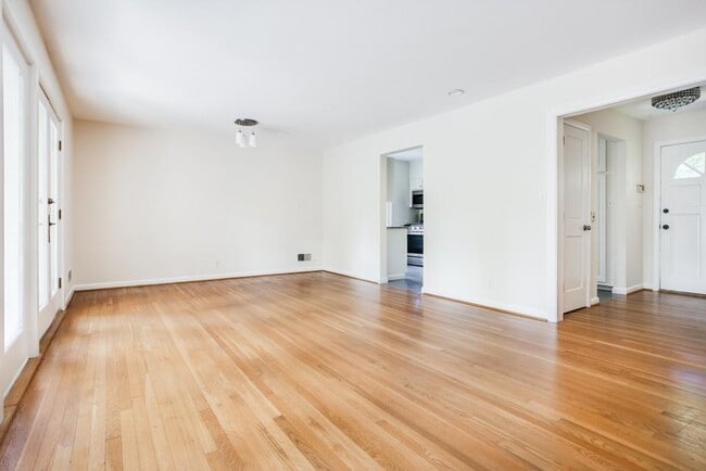 Photo - 1655 Ridgewood Dr NE