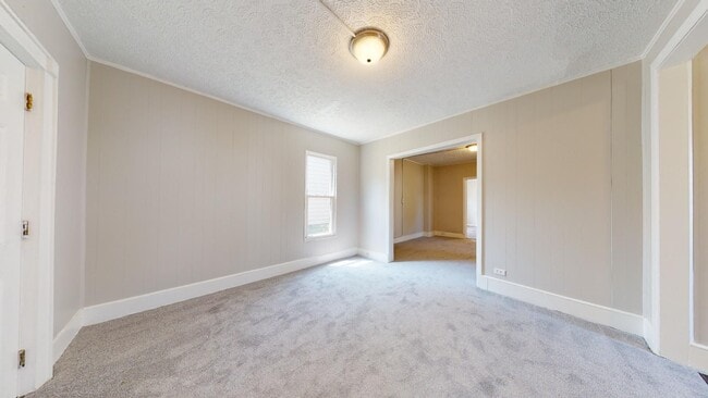 Photo - Huge 4 Bedroom Single Family House - almost 1500 SQ FT!