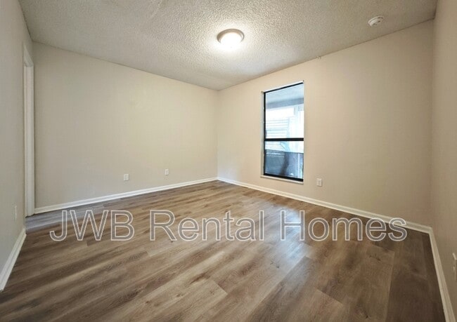Photo - 5524 Commerce St