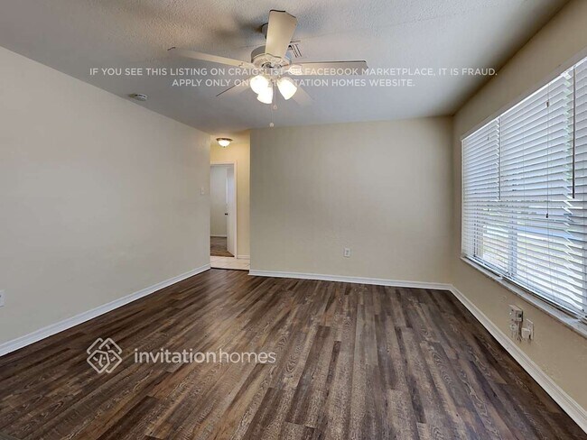 Photo - 6561 Thomas St