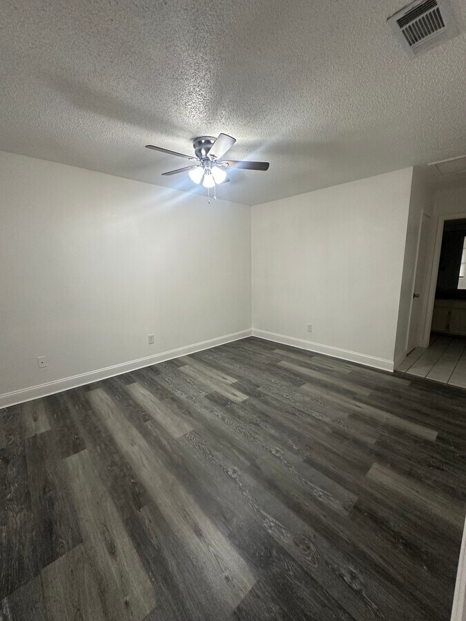 Photo - 710 Legion Dr