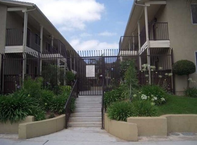 AFFORDABLE 1st Floor Condo & patio yard! - AFFORDABLE 1st Floor Condo & patio yard!