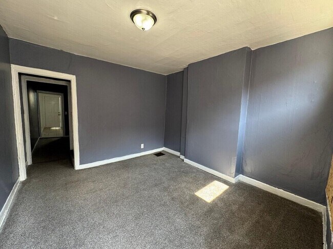Building Photo - 2005 Etting St Rental