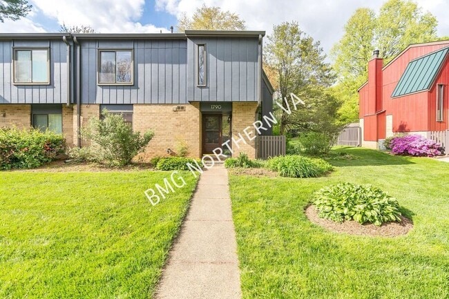 Photo - 1790 Ivy Oak Square