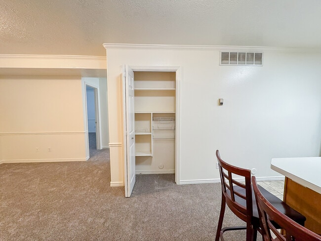 Photo - 1611 N Grandview Ln