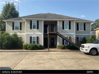 Building Photo - 2530 Hilltop Dr Unit 1