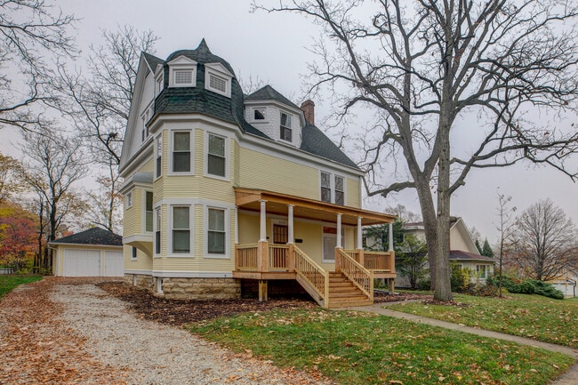 Photo - 5241 Lyman Ave