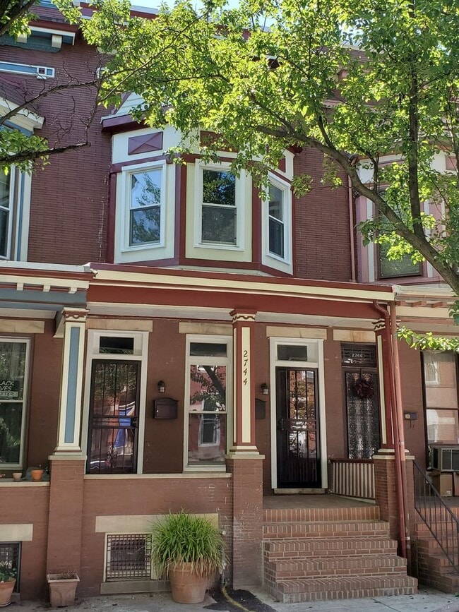 Building Photo - 2744 Maryland Ave Unit Apt B