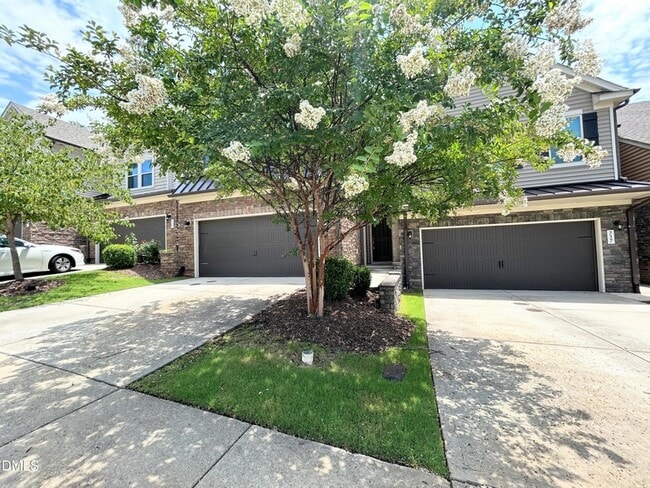 Photo - 735 Lampwick Ln