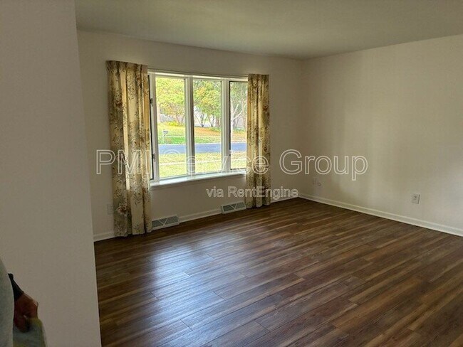 Photo - 410 Monroe St