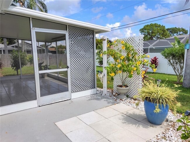 Photo - 979 Nantucket Rd