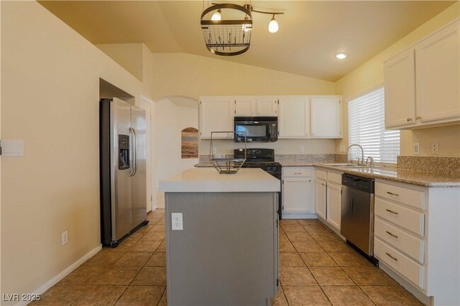 Photo - 304 Silver Castle St