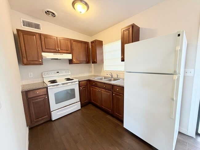 Photo - 310 Kentia Rd