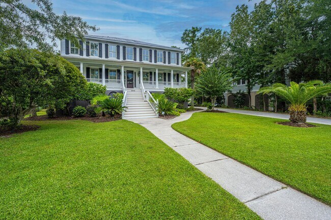 Photo - Stunning executive home in Park West with ...