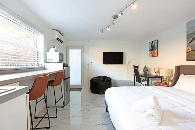 Building Photo - 1100 NE 1st Ave.