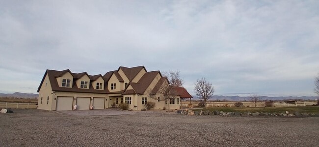 Photo - 1516-1513 13 Rd