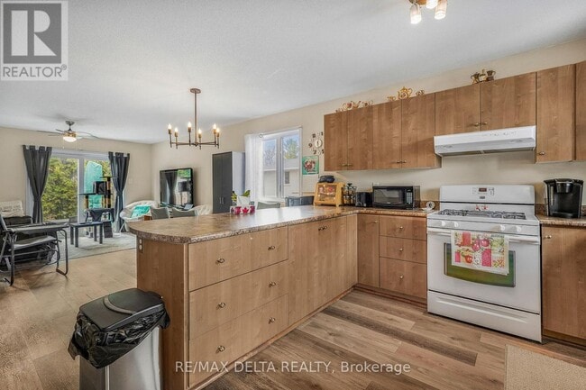 Photo - 786 Lawrence St
