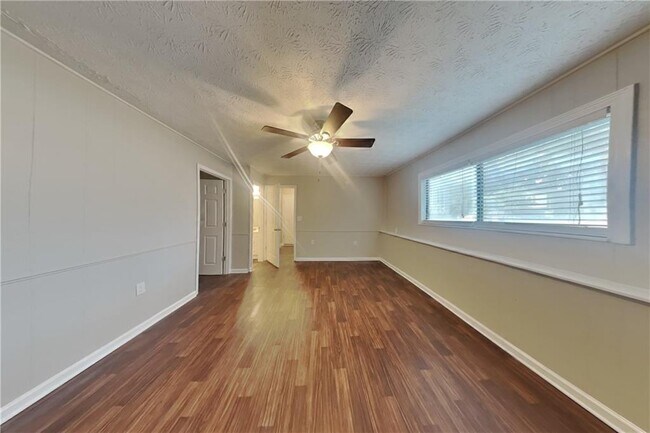 Photo - 1860 Lamplighter Way