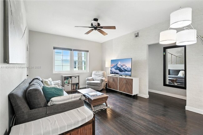 Building Photo - 725 14th Pl Unit 7 Rental