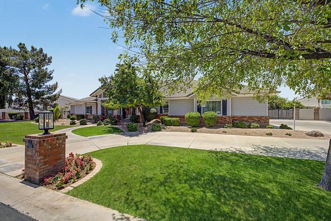 Photo - 609 E Horseshoe Ave