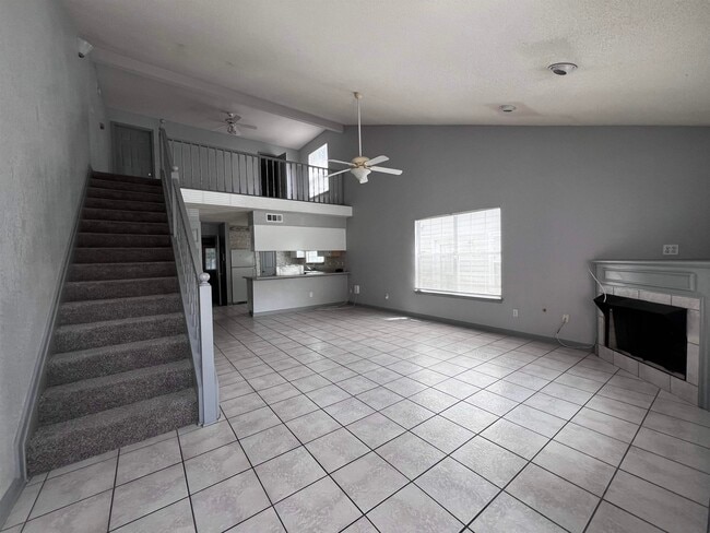 1406 Golden Park Ct