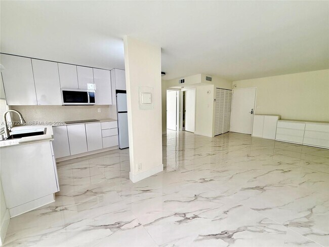 Photo - 16909 N Bay Rd Unit 817