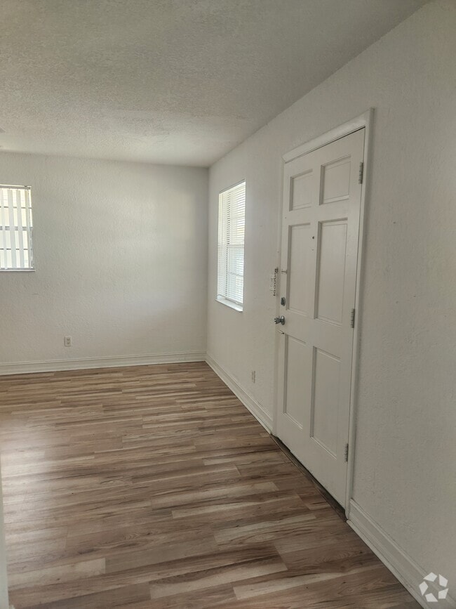 Building Photo - 439 Auburn Dr Unit #204 Rental