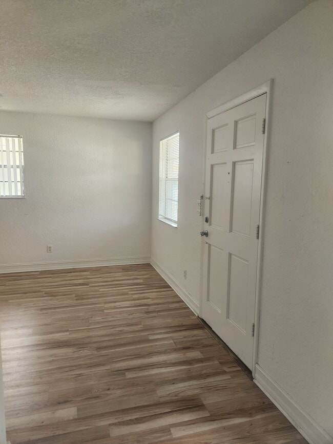 Building Photo - 439 Auburn Dr Unit #204 Rental