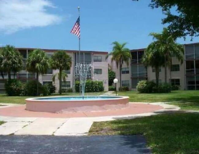 Building Photo - 4334 NW 9th Ave Unit 72D