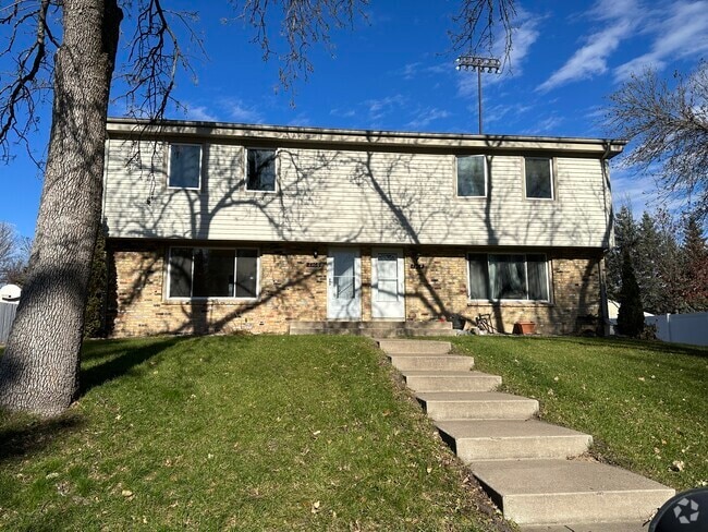 Building Photo - 1364 Poppyseed Dr Rental