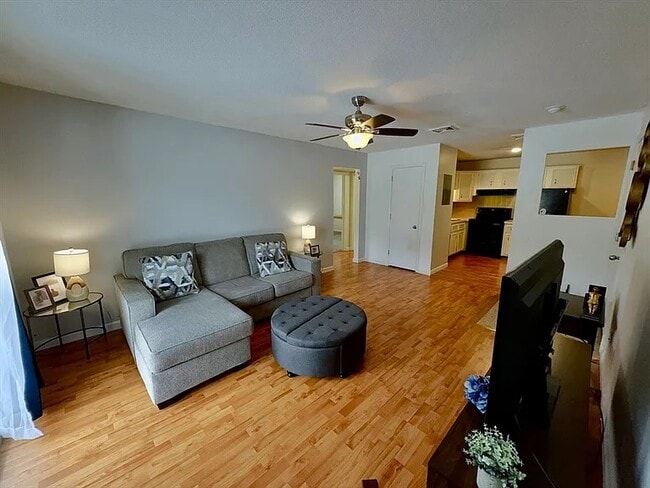 Building Photo - 176 Maple Ave Unit 7-21
