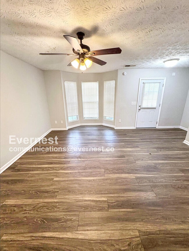 Photo - 2002 Grove Way