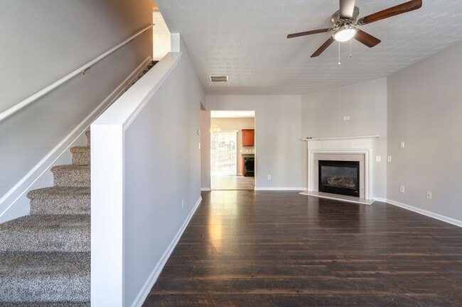 Photo - 4 Bedroom/2.5 Bath Townhouse!