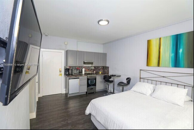 Building Photo - 3710 Collins Ave Unit N-206 Rental