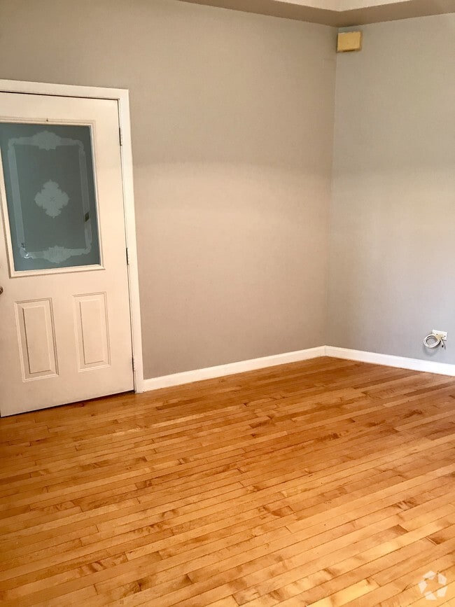 Building Photo - 806 S Leavitt St Rental