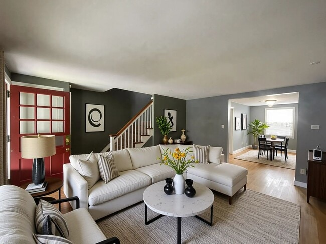 Building Photo - 3 Bedroom Single Family Home in Harrisburg!