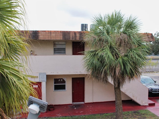 Photo - Oasis Apartments