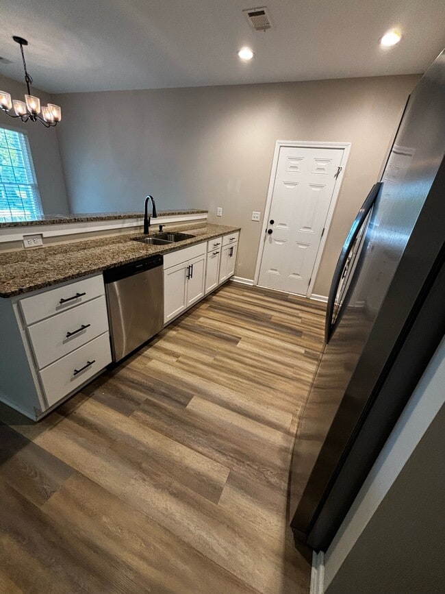 Photo - 715 Truman St