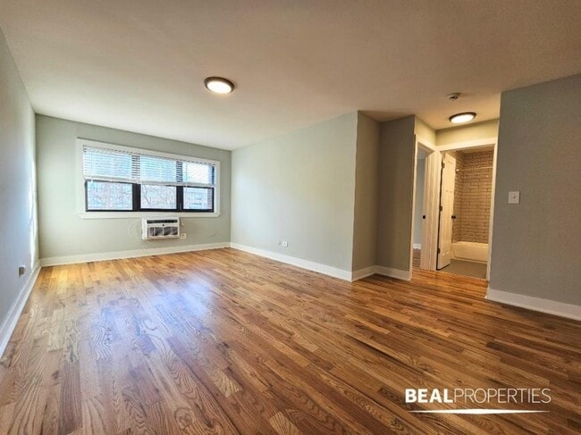Building Photo - 1 bedroom in HIGHLAND PARK IL 60035 Unit 306