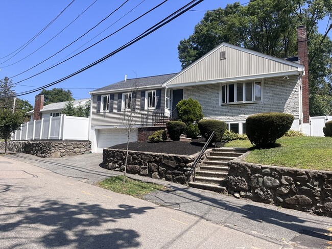 Building Photo - 181 Moss Hill Rd