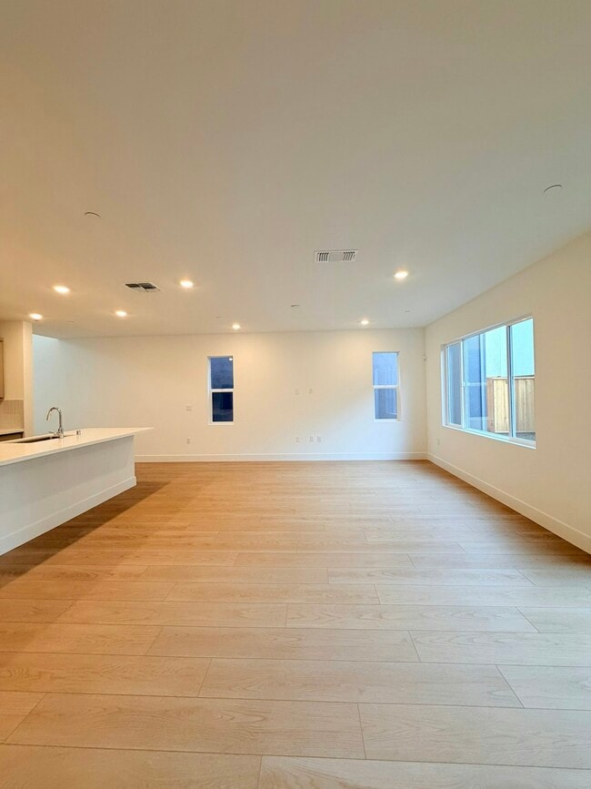 Photo - 325 N Paso Robles Dr