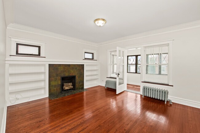 6144 S Indiana Ave Unit 2F