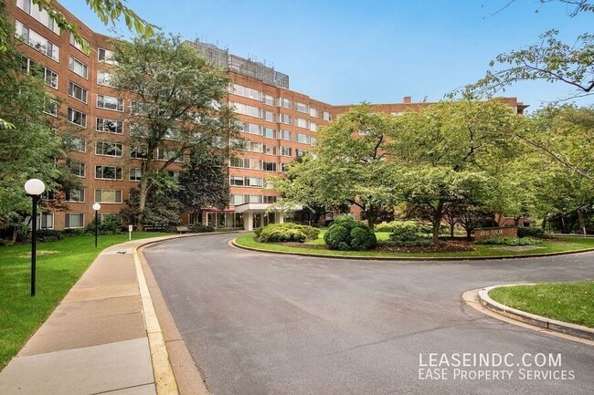 Building Photo - 4000 Tunlaw Rd NW Unit #517