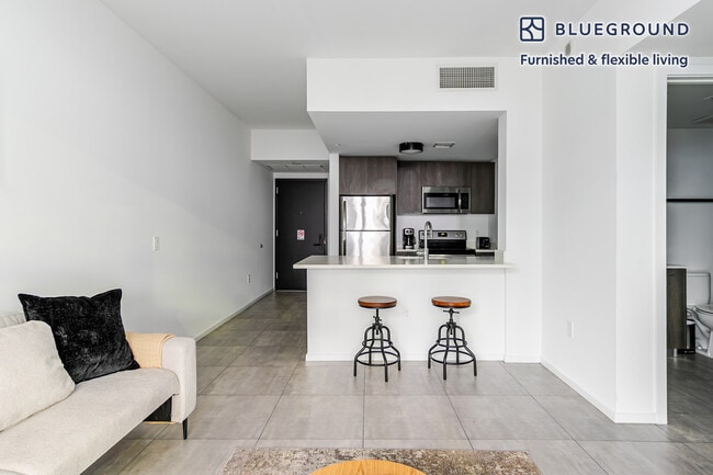 Photo - 230 NE 4th St Unidad FL2-ID130