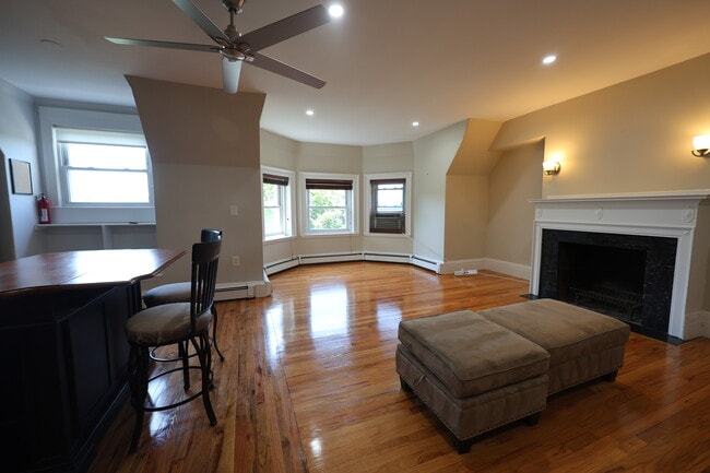 Photo - 318 Tappan St