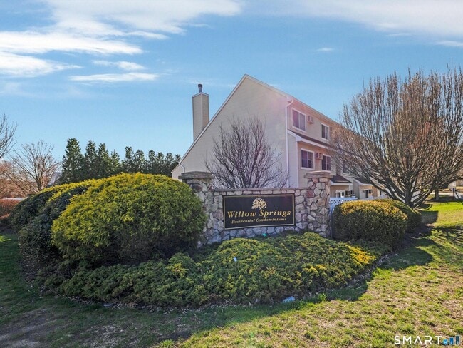 Building Photo - 31 Willow Springs Unit 31