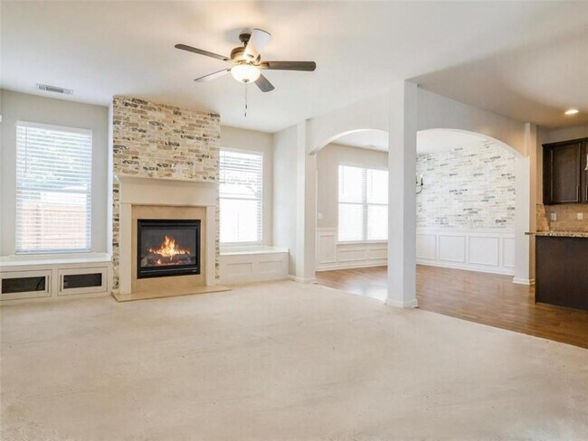 Photo - 204 Highland Village Ln